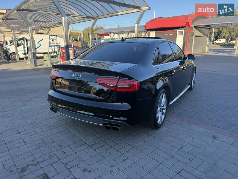 Седан Audi S4 2013 в Ровно