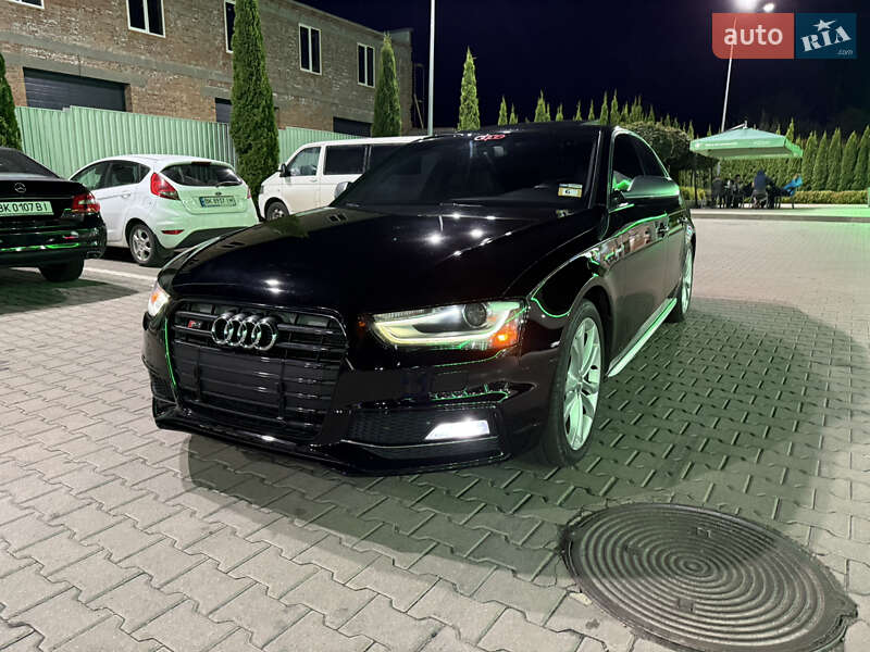 Седан Audi S4 2013 в Ровно