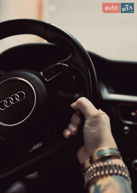 Седан Audi S4 2013 в Одессе