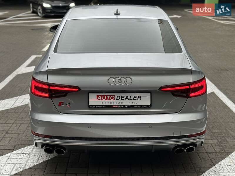 Седан Audi S4 2018 в Киеве