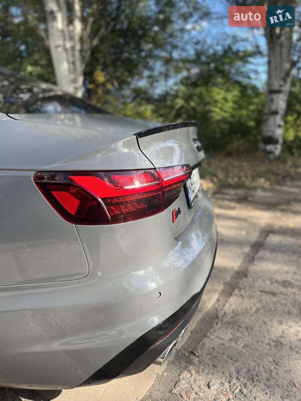 Седан Audi S4 2018 в Кривом Роге