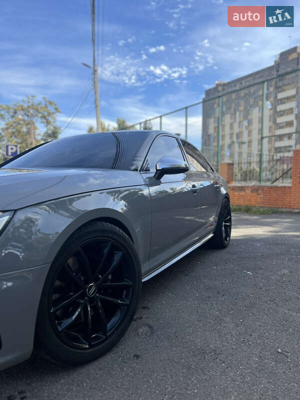 Седан Audi S4 2018 в Кривом Роге