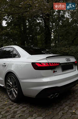 Седан Audi S4 2022 в 
