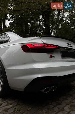 Седан Audi S4 2022 в 