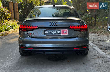 Седан Audi S4 2022 в 
