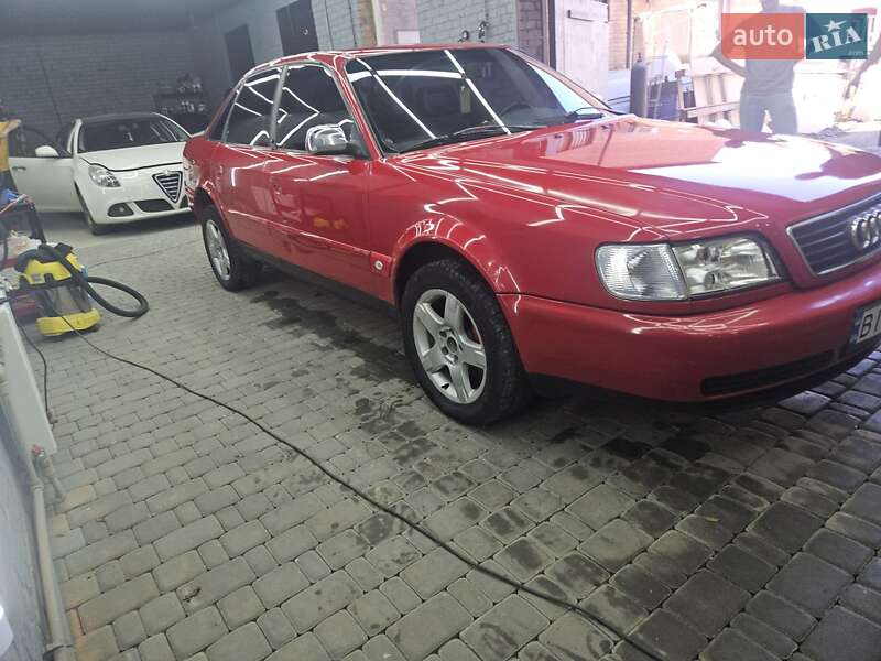 Седан Audi S4 1992 в Полтаве