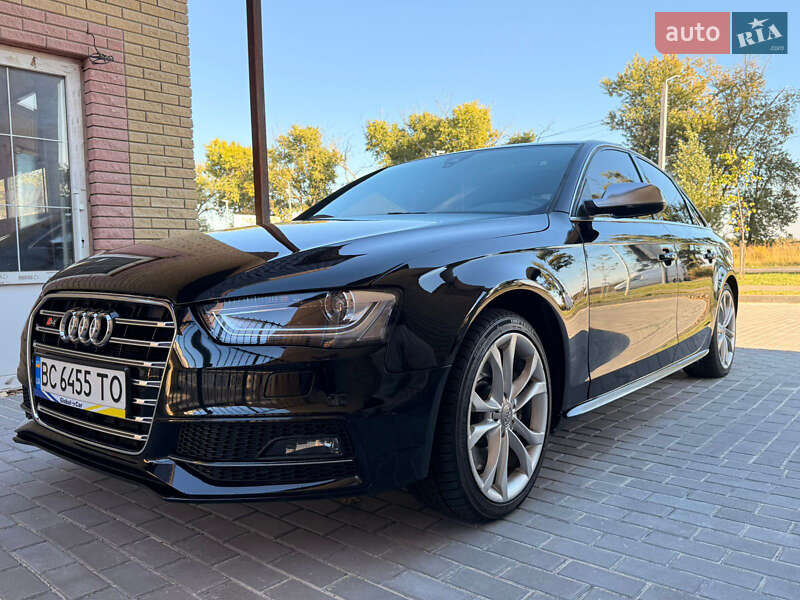 Седан Audi S4 2012 в 