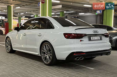 Седан Audi S4 2022 в 