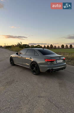 Седан Audi S4 2021 в 