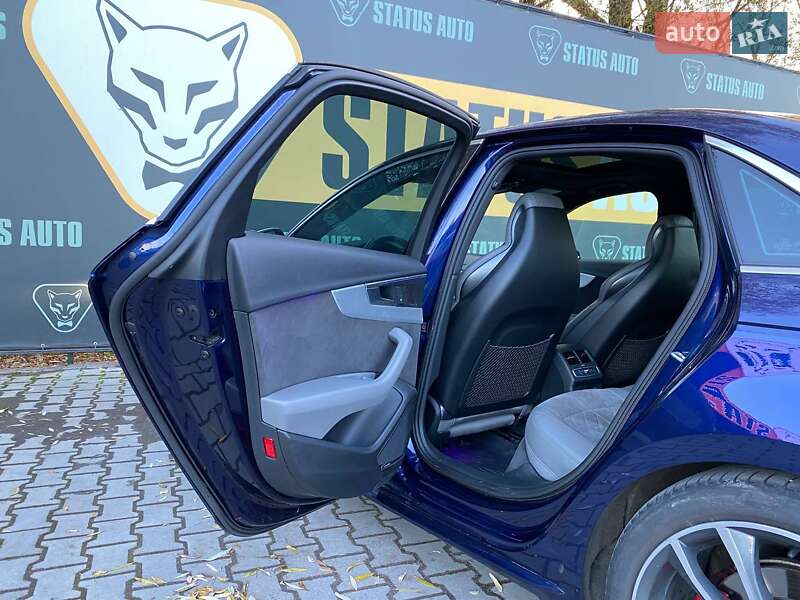 Седан Audi S4 2017 в Хмельницькому