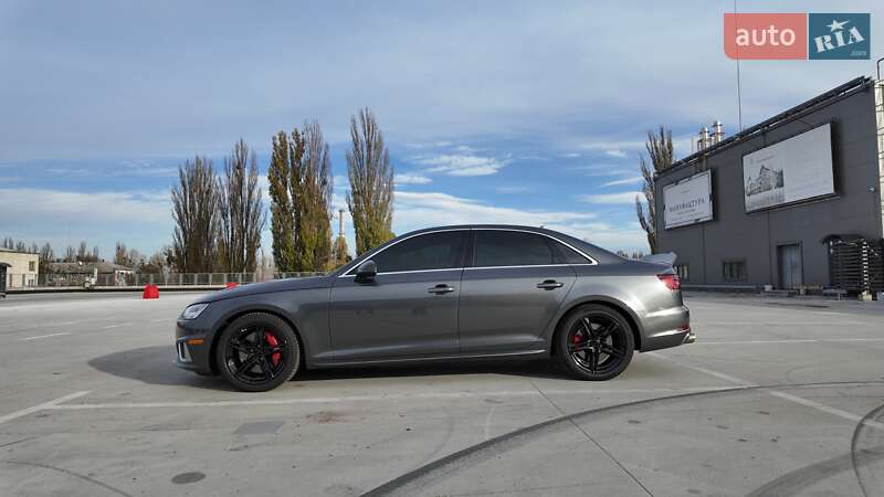 Седан Audi S4 2019 в Киеве