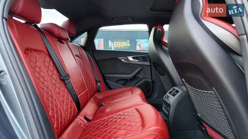 Седан Audi S4 2019 в Киеве