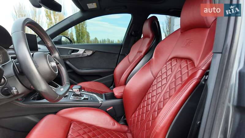 Седан Audi S4 2019 в Киеве