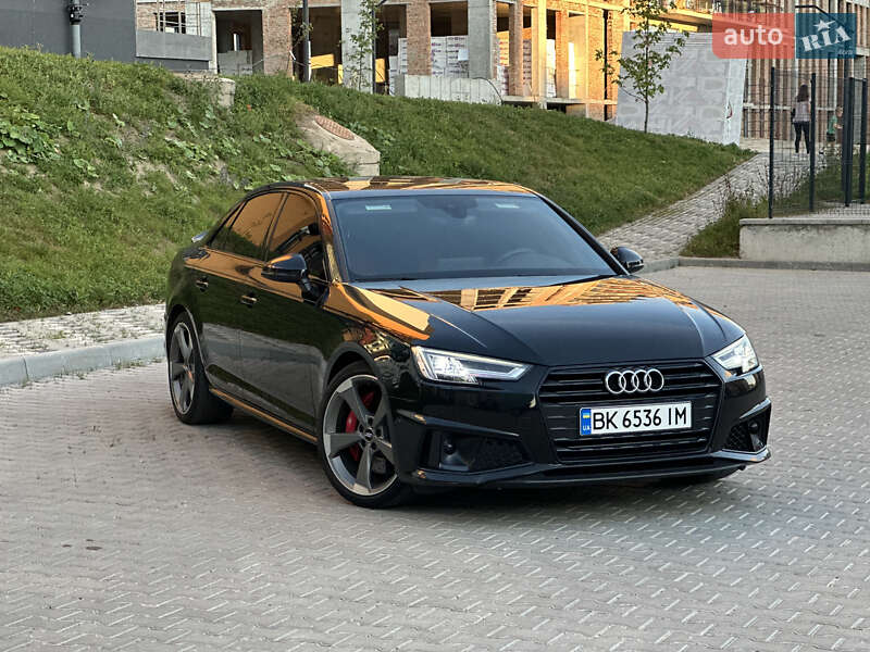 Седан Audi S4 2018 в Ровно