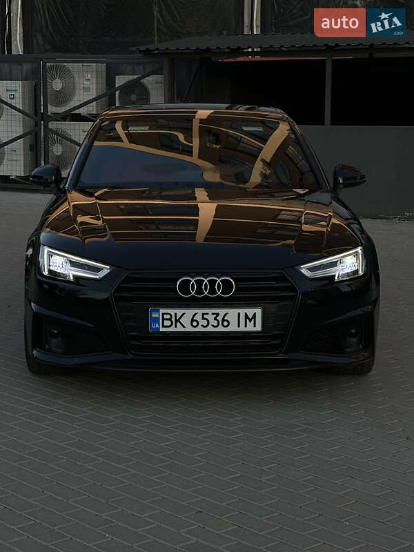 Седан Audi S4 2018 в Ровно