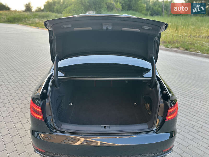 Седан Audi S4 2018 в Ровно