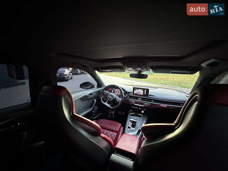 Седан Audi S4 2018 в Ровно