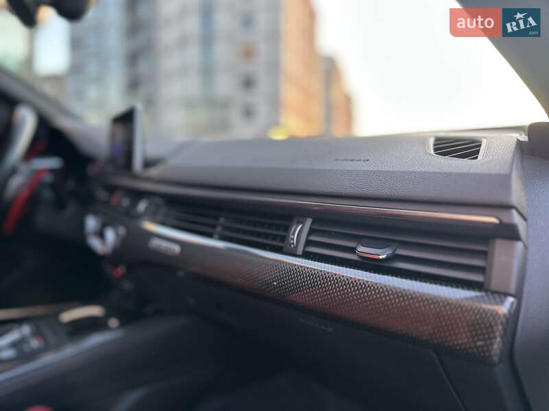 Седан Audi S4 2018 в Ровно