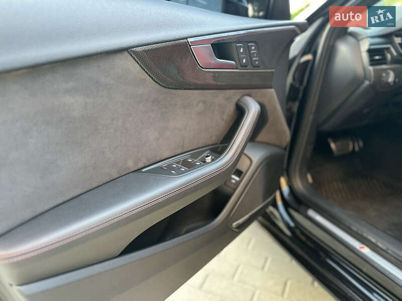 Седан Audi S4 2018 в Ровно
