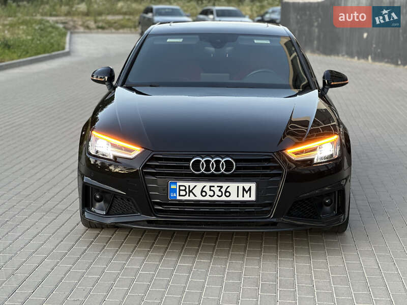 Седан Audi S4 2018 в Ровно