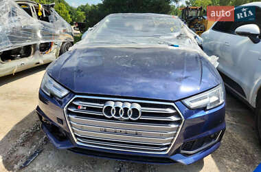 Седан Audi S4 2018 в Вишневом