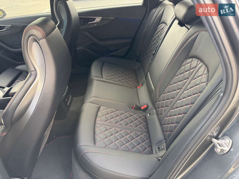 Седан Audi S4 2023 в Киеве