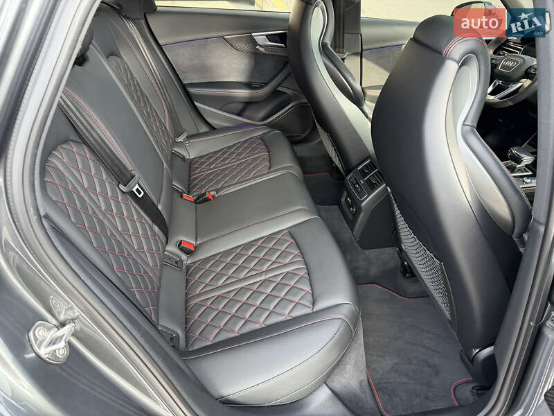 Седан Audi S4 2023 в Киеве