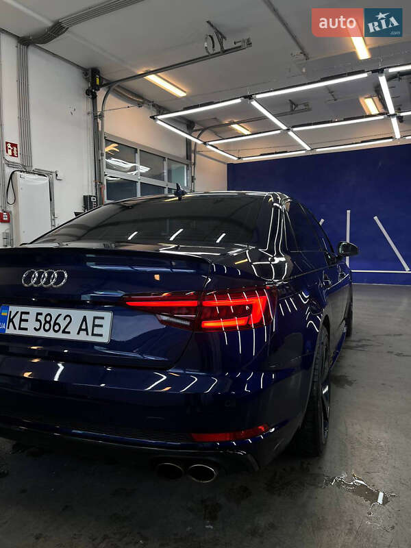 Седан Audi S4 2018 в Харькове