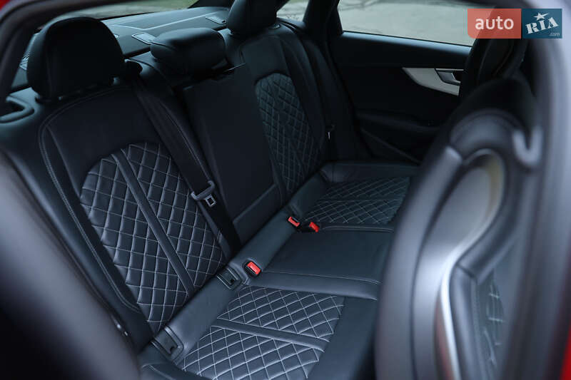 Седан Audi S4 2017 в Луцке