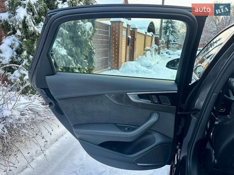 Седан Audi S4 2019 в Киеве