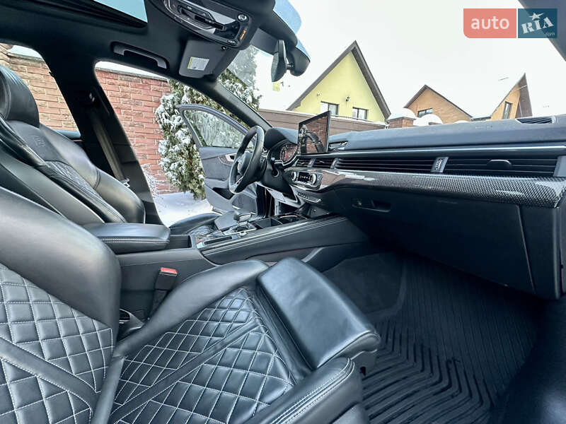 Седан Audi S4 2019 в Киеве