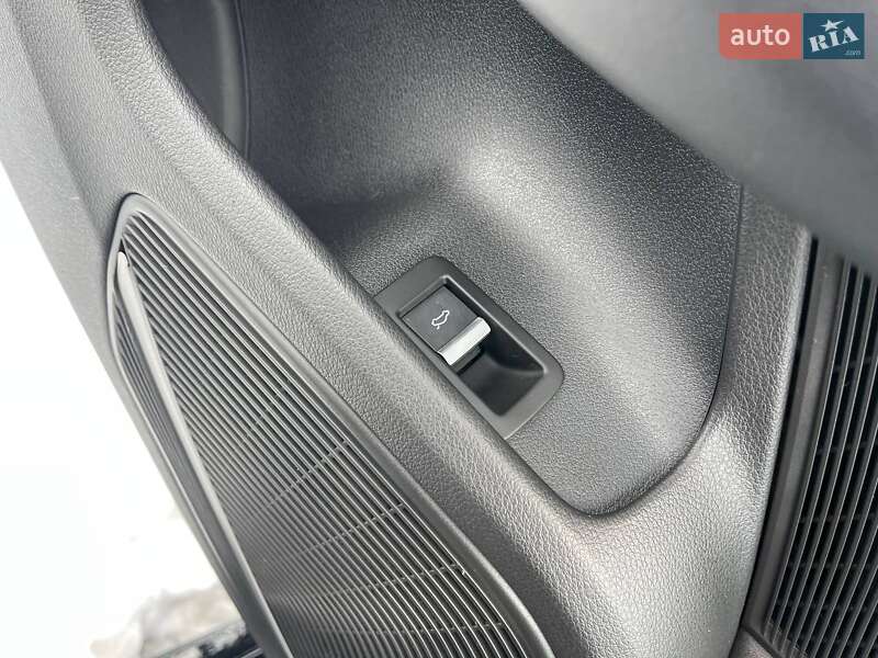 Седан Audi S4 2017 в Львове