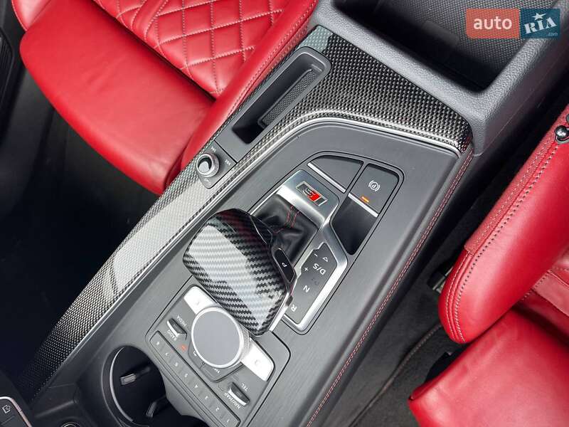 Седан Audi S4 2017 в Львове