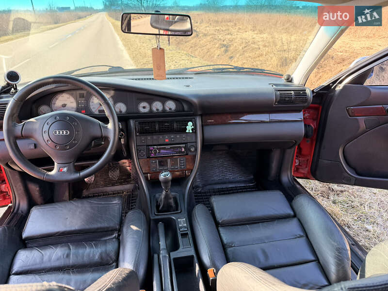 Седан Audi S4 1992 в Львове