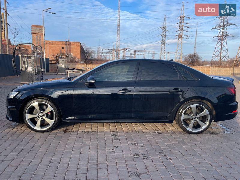 Седан Audi S4 2018 в Кривому Розі