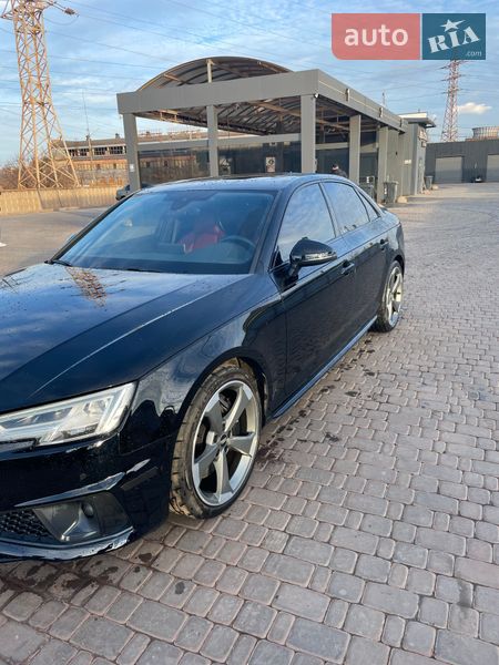 Седан Audi S4 2018 в Кривому Розі