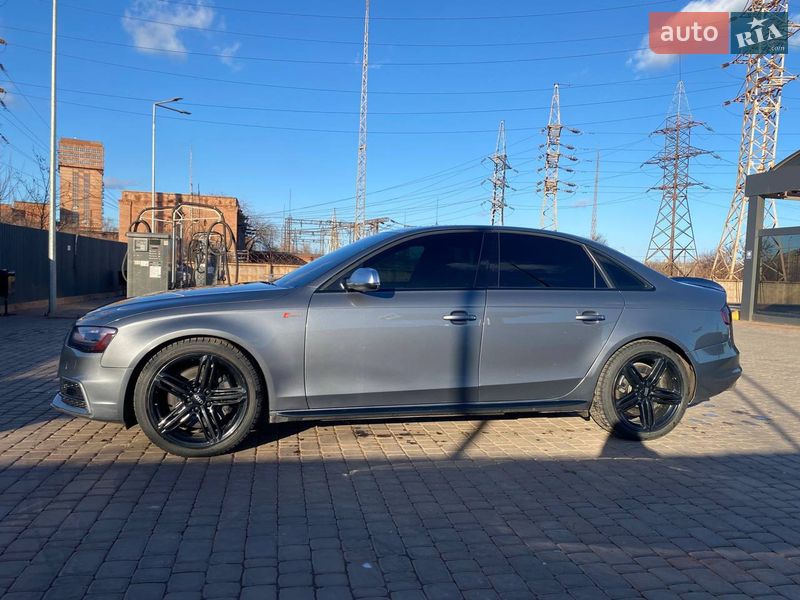 Седан Audi S4 2013 в Кривому Розі