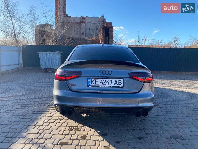 Седан Audi S4 2013 в Кривому Розі