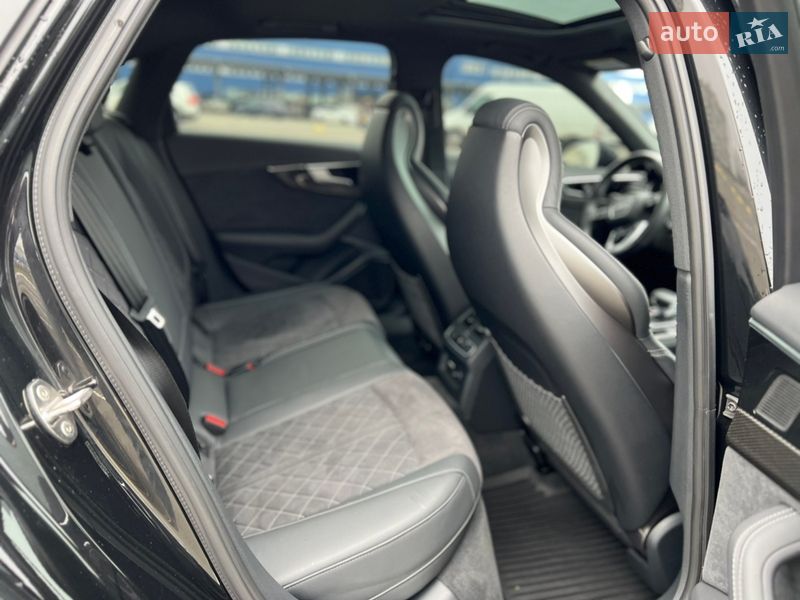 Седан Audi S4 2022 в Киеве