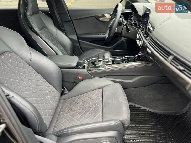 Седан Audi S4 2022 в Киеве