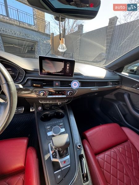 Седан Audi S4 2018 в Днепре