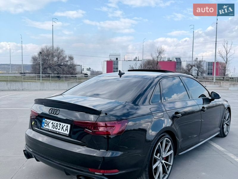 Седан Audi S4 2018 в Киеве