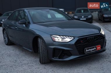 Седан Audi S4 2022 в Львове