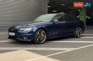 Седан Audi S4 2019 в Киеве