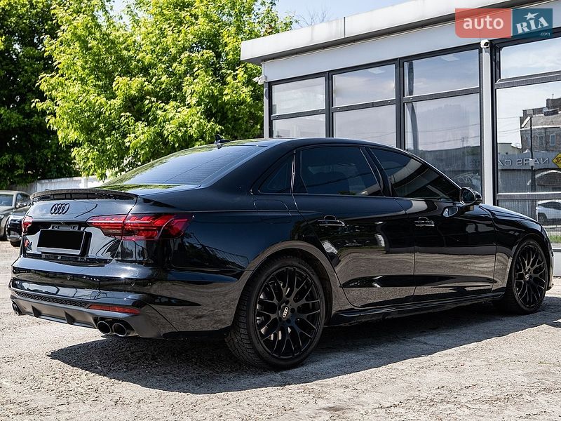 Седан Audi S4 2022 в Киеве