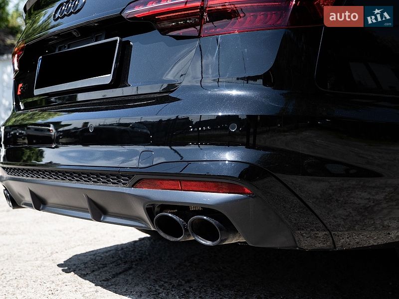 Седан Audi S4 2022 в Киеве