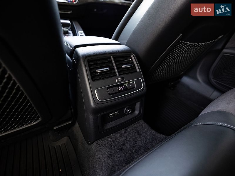 Седан Audi S4 2022 в Киеве