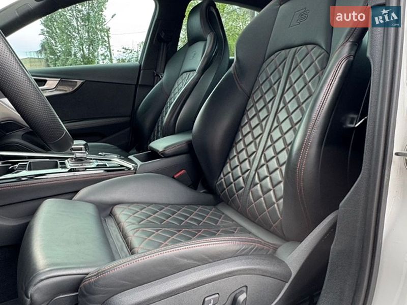 Седан Audi S4 2022 в Одессе
