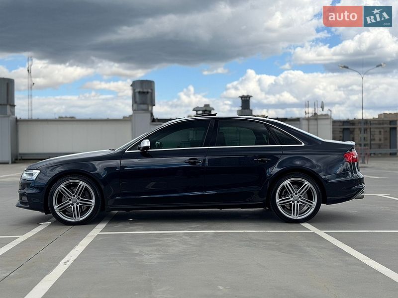 Седан Audi S4 2014 в Киеве