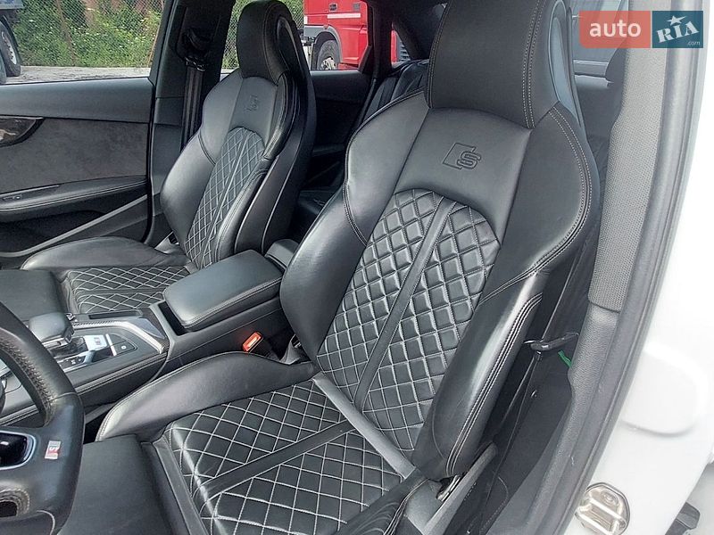 Седан Audi S4 2018 в Ровно